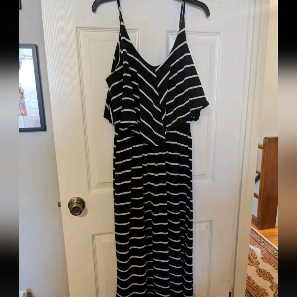 R2D Black and White Maxi Dress Spaghetti Strap Stretch Jersey Boho